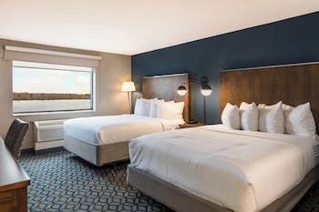 Standard Room, 2 Queen Beds, River View