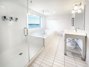 Premium Room, 1 King Bed, River View