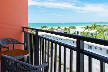Room, 1 King Bed, Accessible, Partial Ocean View (Mobility & Hearing, 3x3 Shower)