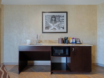 Suite, 1 Bedroom, Balcony