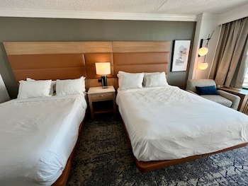 Room, 2 Queen Beds, Balcony, Partial Ocean View