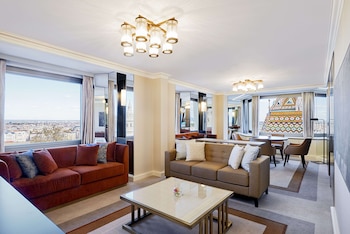 Suite, 1 King Bed, Non Smoking (Danube)