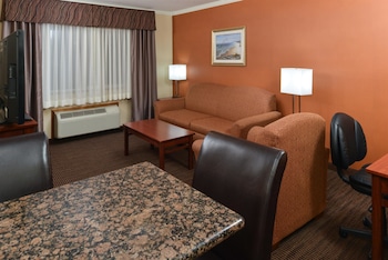 Business Suite, 1 King Bed, Non Smoking (with Sofabed)