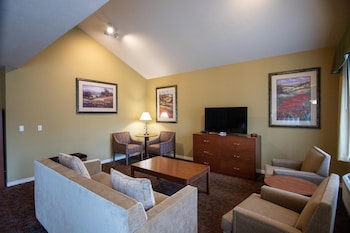 Family Suite, 2 Queen Beds, Non Smoking