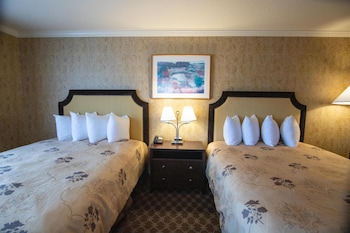 Deluxe Room, 2 Queen Beds, Non Smoking, Patio (Pet Friendly)
