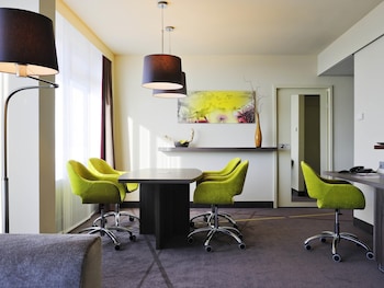 Suite, 1 King Bed with Sofa bed