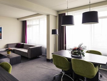 Suite, 1 King Bed with Sofa bed