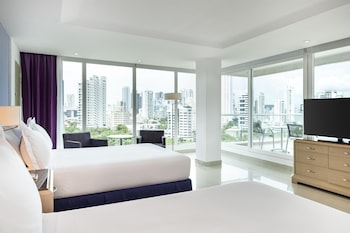Room, 2 Queen Beds, Corner