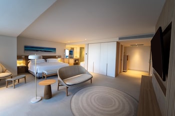 Premium Suite, 1 King Bed, Bay View