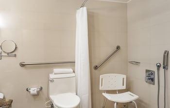 Room, 2 Queen Beds, Accessible (Roll-In Shower)