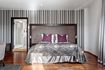 Junior Suite, 1 King Bed, Non Smoking
