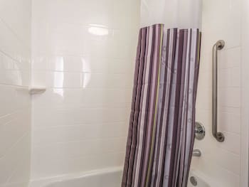 Deluxe Room, 1 Queen Bed, Non Smoking