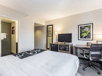 Deluxe Room, 1 Queen Bed, Non Smoking