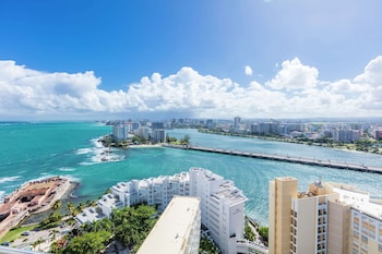 2 BEDROOM BI-LEVEL SUITE- 1KNG/2DBL BEDS