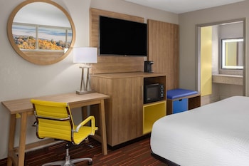 Standard Room, 1 King Bed, Smoking