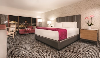 Flamingo Room, 1 King Bed, Non Smoking, High Roller View
