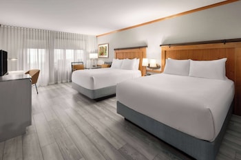 Premier Room, 2 Queen Beds, Non Smoking, Balcony