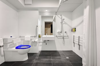 Standard Room, 1 King Bed, Accessible