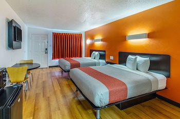Standard Room, 2 Queen Beds, Smoking