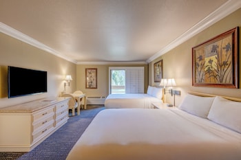 Deluxe Room, 2 Queen Beds, Golf View