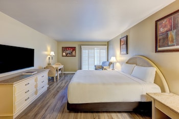 Deluxe Room, 1 King Bed, Golf View