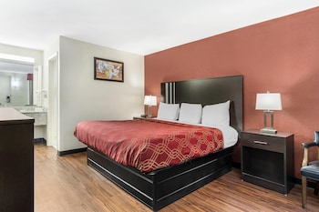 Room, 1 King Bed, Non Smoking (Upgrade)