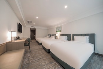 Quadruple Room, Bathtub (with Breakfast for 2 Adults, 1 Child)