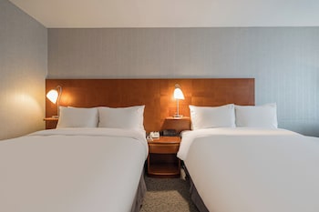 Deluxe Family Twin with Bathtub