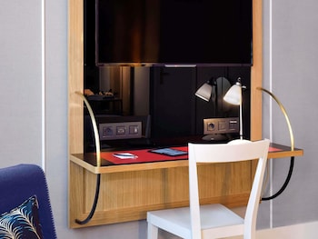 Junior Suite, Multiple Beds (Lounge)