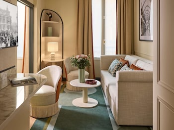 Deluxe Suite, 1 King Bed, 2 Bathrooms
