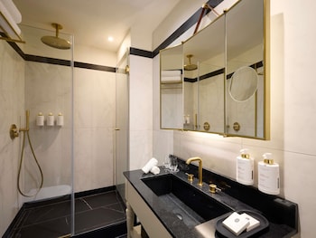 Deluxe Suite, 1 King Bed, 2 Bathrooms