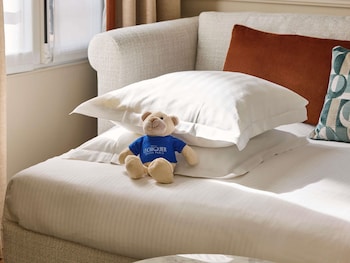 Deluxe Suite, 1 King Bed, 2 Bathrooms