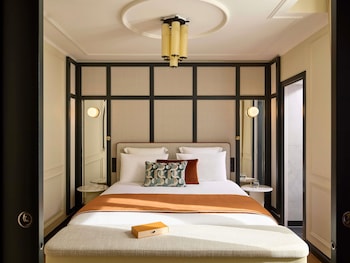 Deluxe Suite, 1 King Bed, 2 Bathrooms