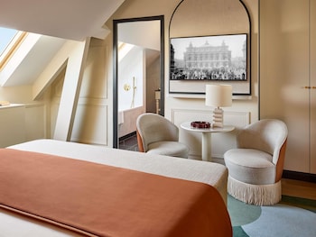 Deluxe Room, 1 King Bed, City View