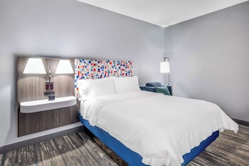 Room, 1 Queen Bed, Mobility Accessible, Microwave