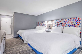 Room, 2 Queen Beds, Microwave