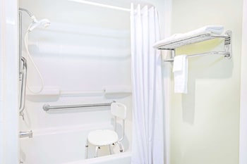 Room, 2 Queen Beds, Accessible, Non Smoking (Mobility, Bathtub w/ Grab Bars)