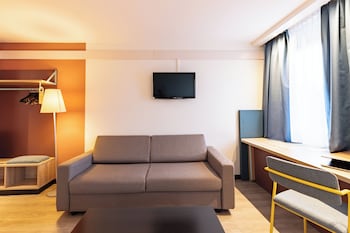 Standard Room, 1 Queen Bed with Sofa bed, Accessible