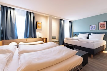 Standard Room, 1 Queen Bed with Sofa bed, Accessible