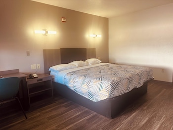 Standard Room, 1 King Bed, Accessible, Non Smoking