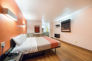 Standard Room, 1 King Bed, Accessible, Non Smoking