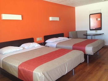 Standard Room, Multiple Beds, Non Smoking