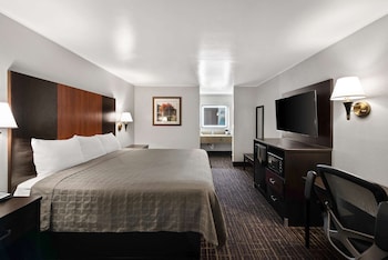 Standard Room, 1 King Bed, Bathtub