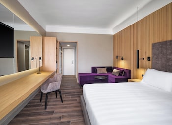 Premium Room, 1 King Bed