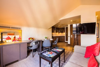 Studio, 1 Queen Bed, Terrace