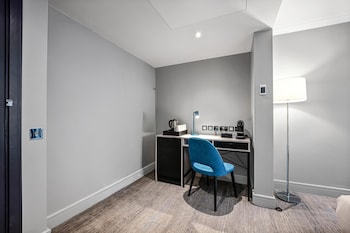 Suite, 1 Queen Bed with Sofa bed (Duplex)