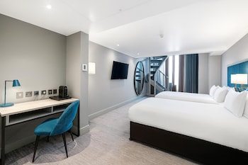 Suite, 1 Queen Bed with Sofa bed (Duplex)