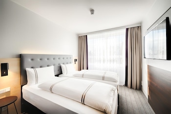 Twin Room, Roll-in Shower