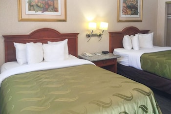 Deluxe Room, 2 Queen Beds, Kitchenette, Non-Smoking