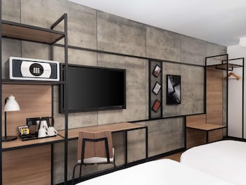 Standard Room, 2 Twin Beds (NEWLY REFURBISHED)